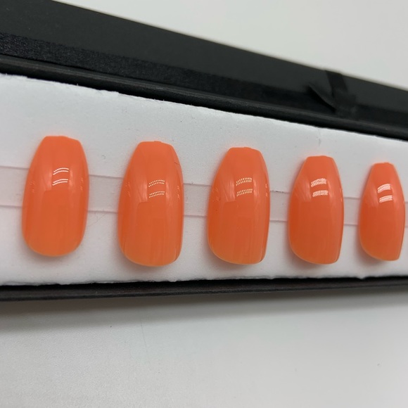 Peach/Orange Press-On Nails - Picture 3 of 3